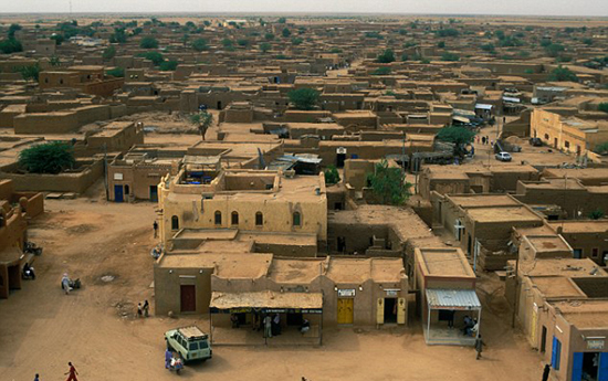 Saadi Gaddafi flyktet til denne byen, Agadez i Nord-Niger mot slutten av borgerkrigen. Her bor han fremdeles.