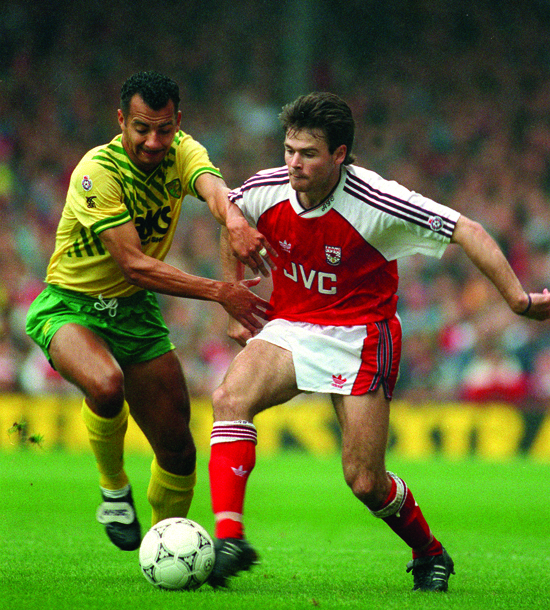 Anders Limpar var en av få utenlandske spillere da engelsk 1. divisjon ble til Premier League sesongen 1992/93.