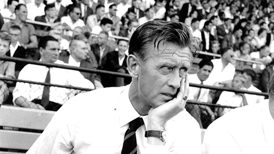 Vic Buckingham en av totalfotballens fedre. Han trente Ajax i to perioder – og Barcelona fra 1970-72 – og hadde stor innflytelse på både Rinus Michels og Johan Cruyff.