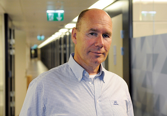 Professor ved Norges Handelshøyskole, Tor W. Andreassen, mener norsk fotball lever i en verden av “honning og bomull der du aldri krasjlander” siden klubbene er økonomisk bloddopet.