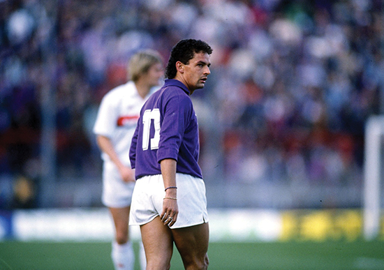 Da den kontroversielle presidenten Ranier Pontello bestemte seg for å selge Roberto Baggio til Juventus ble det opprør i Firenzes gater.