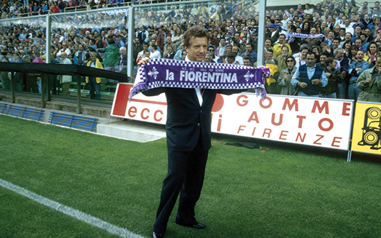 Under filmprodusenten Vittorio Cecchi Gori sin ledelse ble Fiorentina satt under administrasjon og gikk senere konkurs. 16 bevæpnede politimenn raidet også hans romerske residens kalt Palazzo Borghese etter mistanke om bedrageri og bestikkelser. De oppdaget fire gram kokain som Cecchi Gori hevdet bare var safran. I 2013 ble han dømt til syv år i fengsel.