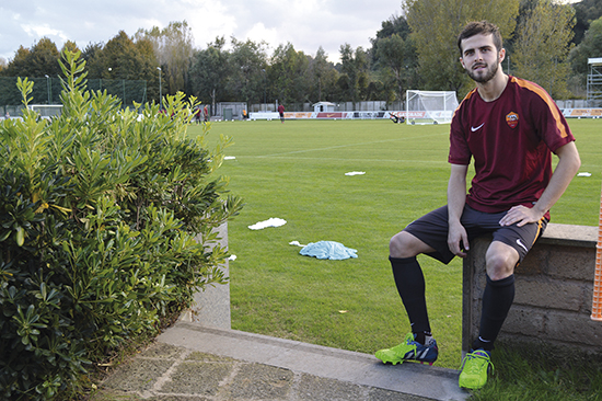 Miralem Pjanić er født i landet som het Jugoslavia, vokste opp i Luxembourg og spiller landskamper for Bosnia og Hercegovina. I Roma har han slått seg til ro. Han elsker tilværelsen i Roma – både byen og klubben.