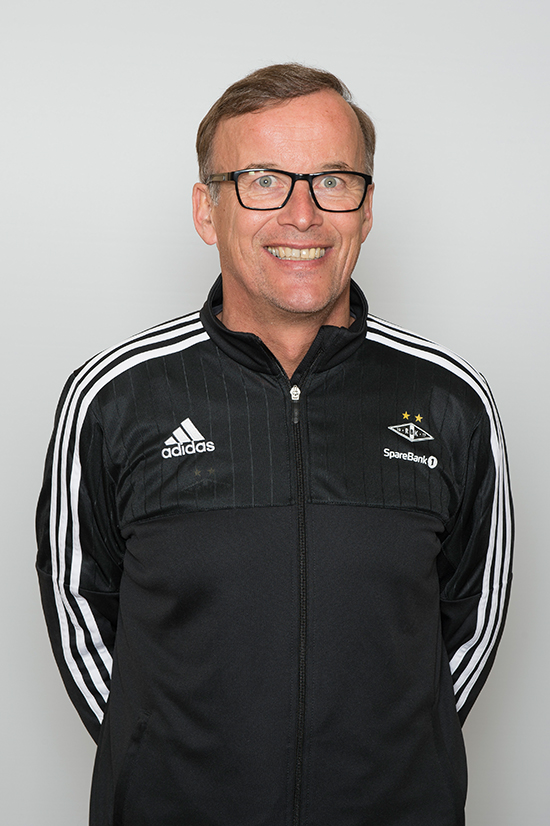 Jon Olav Drogset, leder i Norsk Ortopedisk Forening og tidvis også lege for Rosenborg, er svært kritisk til måten Idrettens Helsesenter driver. Ordningen stenger ute noen av landets beste idrettsmedisinere, noe som til slutt går ut over utøverne.