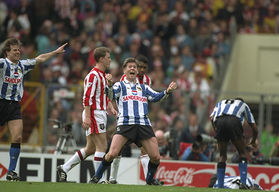 Nils Henrik Smith elska Chris Waddle.
