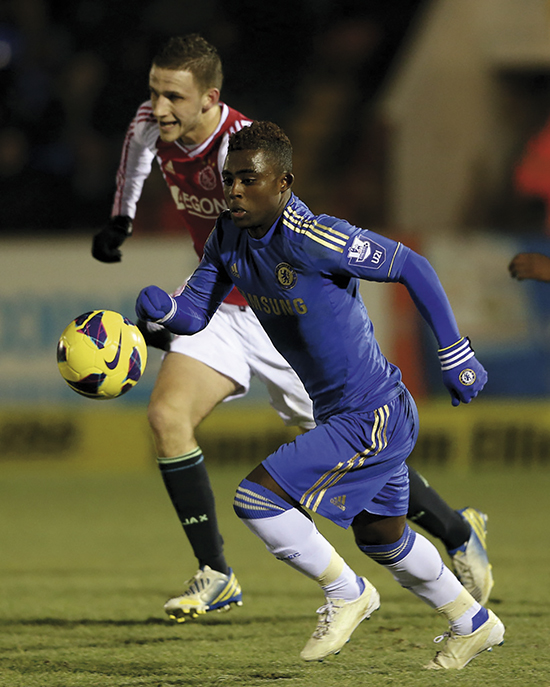 Ungdomslagene til Chelsea er blant de beste i verden. Men veien til førstelaget er lang. Det 19 år gamle spisstalentet Islam Feruz er blant dem som kan se langt etter førstelagsspill.