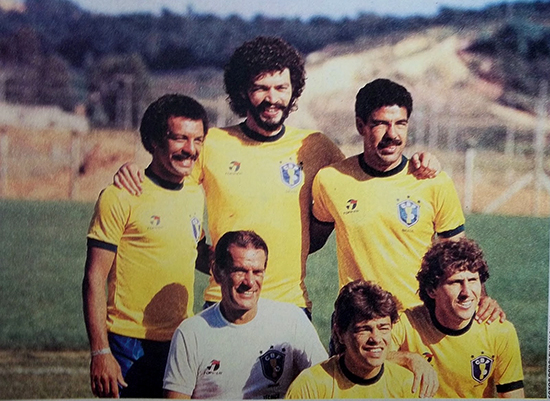 Mesterlæreren og mønsterelevene: Júnior, Sócrates, Toninho Cerezo, Telê Santana, Edinho og Zico. Santanas landslag fra 1980-tallet fortsetter å inspirere trenere verden over.