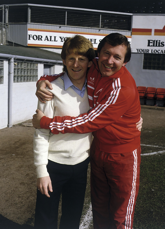 Gordon Strachan og Bryan Robson får god plass i We’re The Famous Man Utd, en underholdende bok om et talentfullt Manchester United som drakk, spilte fotball, vant et par FA-cupgull, og drakk enda litt mer.