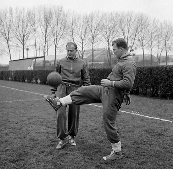 Kubala og Alfredo Di Stéfano var rivaler da Barcelona og Real Madrid knivet på 1950-tallet, men ble senere lagkamerater i Espanyol.