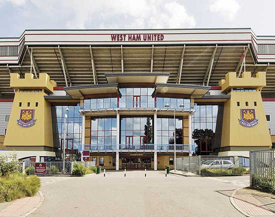 The West Stand, Boleyn Ground, sett frå Green Street. Namnet på stadion kjem frå Anne Boleyn, den andre kona til Henrik VIII. Ho budde i Green Street House, også kjend som Boleyn Castle, i den sørlege enda av Green Street.
