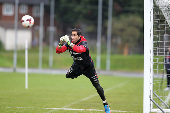 Claudio Bravo er fra Chile, men er likevel et produkt av den nederlandske skolen. Den nye Manchester City- manageren Pep Guardiola har akkurat hentet ham fra Barcelona.