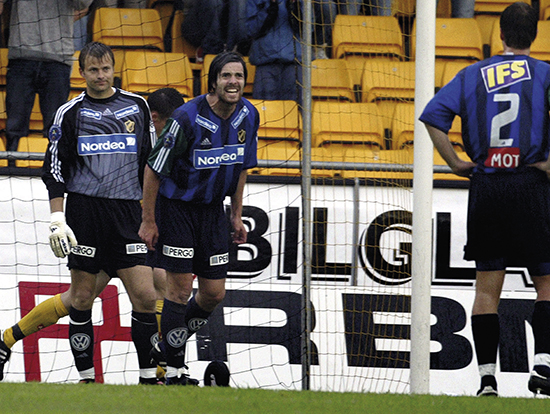 Inge André Olsen kom til Stabæk i 1998. Han var en kompromissløs forsvarsspiller, en som ga alt i hver duell, og ble raskt en av fansens favorittspillere.