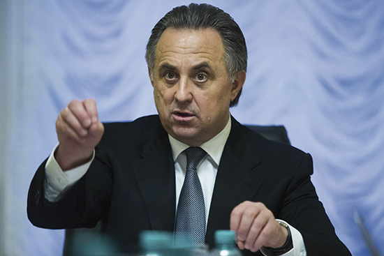 Vitalij Mutko er president i det russiske fotballforbundet. Han er i tillegg landets idrettsminister og var øverste leder for vinter-OL i Sotsji der Russland ble beste nasjon – godt hjulpet av et systematisk dopingprogram som Mutko godkjente. Da de russiske dopinghemmelighetene begynte å sive ut, døde brått flere personer som satt inne med informasjon.